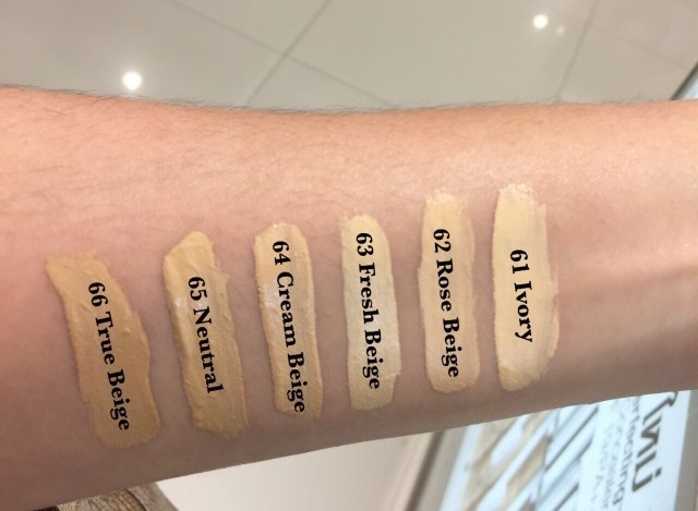 Kem Nền Che Khuyết Điểm Beyond Perfecting Foundation and Concealer SPF 19/PA++